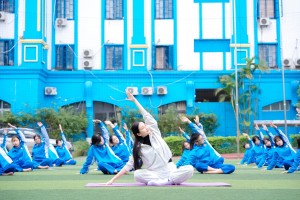Yoga cho học sinh là phương pháp rèn luyện thể chất và tinh thần tuyệt vời, chỉ cần 10 phút mỗi ngày giúp bảo vệ cột sống, tăng chiều cao, và giảm căng thẳng học đường