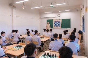 Huấn Luyện Viên chuyên nghiệp tại đội tuyển Hà Nội giảng dạy tại clb cờ vua Ladecen