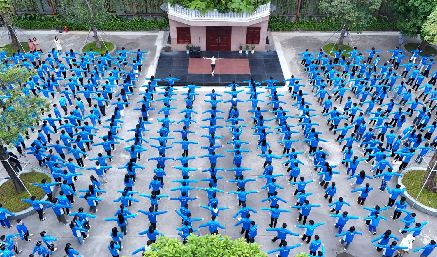 Cơ sở giáo dục nội trú Ladecen đưa con trở lại với ánh sáng tự nhiên.