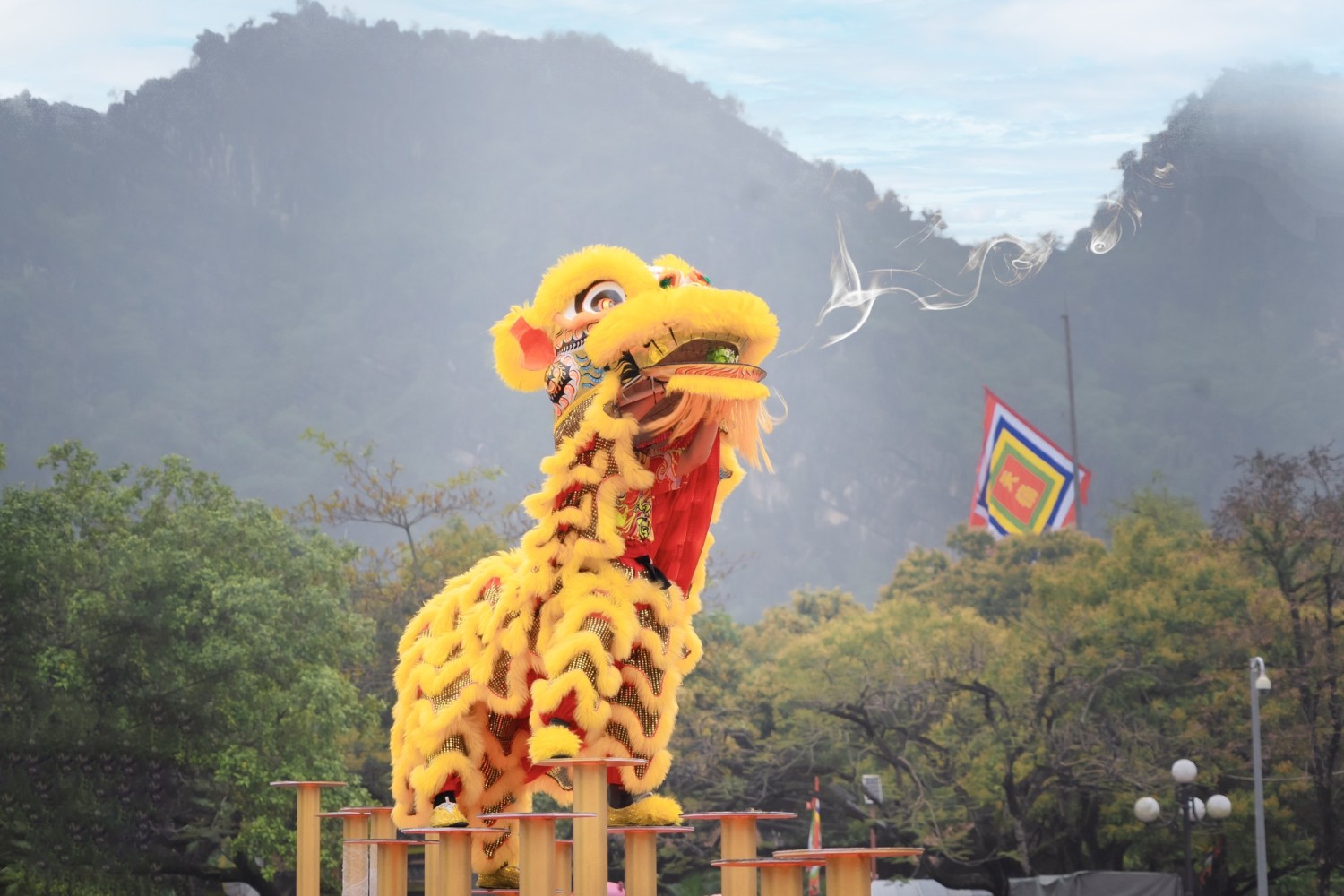 Nếu không có Ladecen, có lẽ giờ này con vẫn là một "bóng ma" trong quán net.