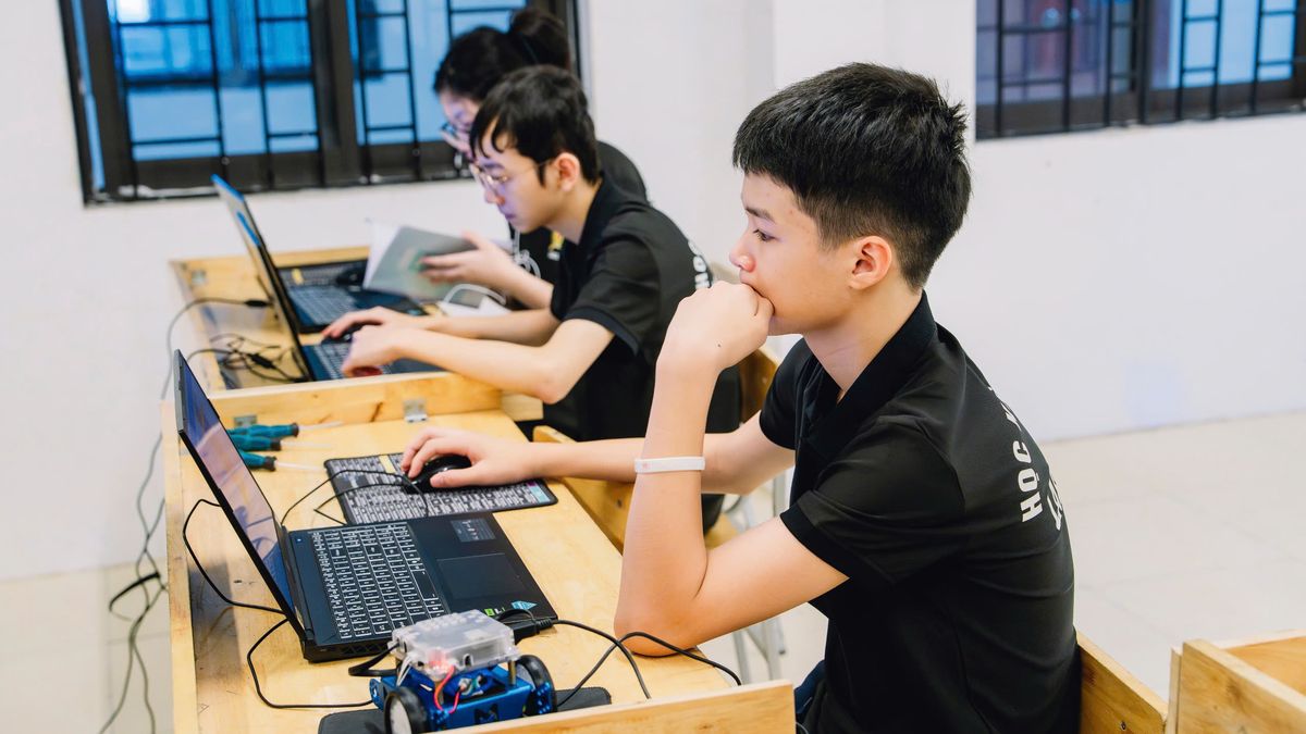 Mô hình robot hoàn chỉnh do học viên Ladecen tự lắp ráp và lập trình