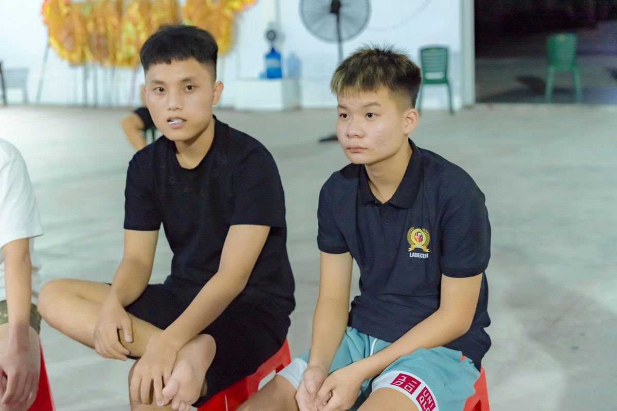 Khoảnh khắc học viên Ladecen xúc động chia sẻ cảm nhận về gia đình