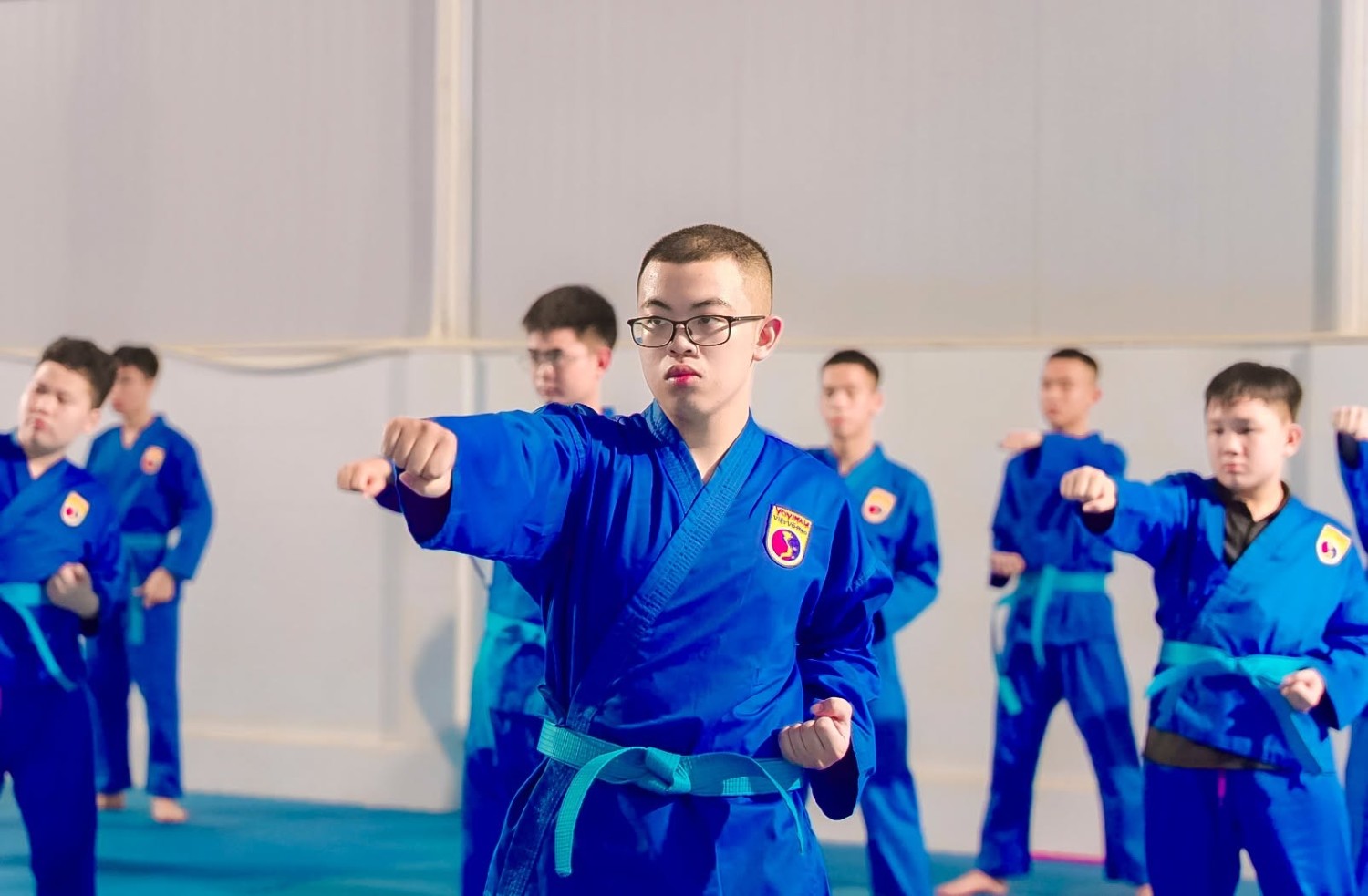 Vứt bỏ màn hình ảo, bước ra thảm tập thực tế