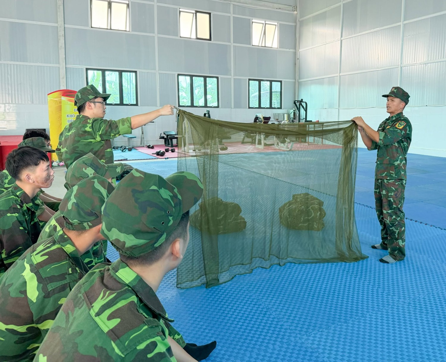 Từng nếp gấp vuông vắn - khởi đầu của tính tự lập tại Trung tâm Ladecen
